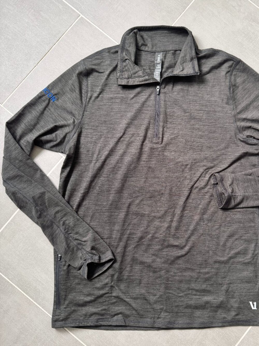 Vuori Gray 1/4 Zip Pullover sz Medium Corp Logo
